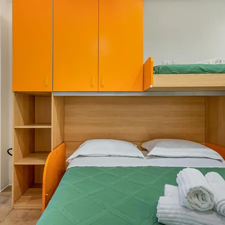 Guesthost - Cozy Beachfront In Taormina! アパート *