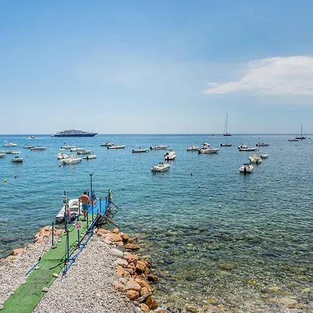 アパート Guesthost - Cozy Beachfront In Taormina! ジャルディーニ・ナクソス