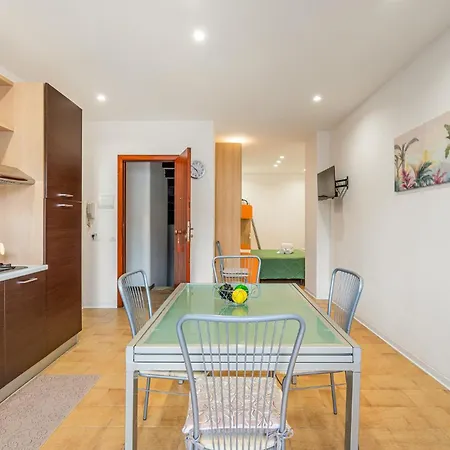 Guesthost - Cozy Beachfront In Taormina!