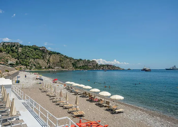 Guesthost - Cozy Beachfront In Taormina! アパート *