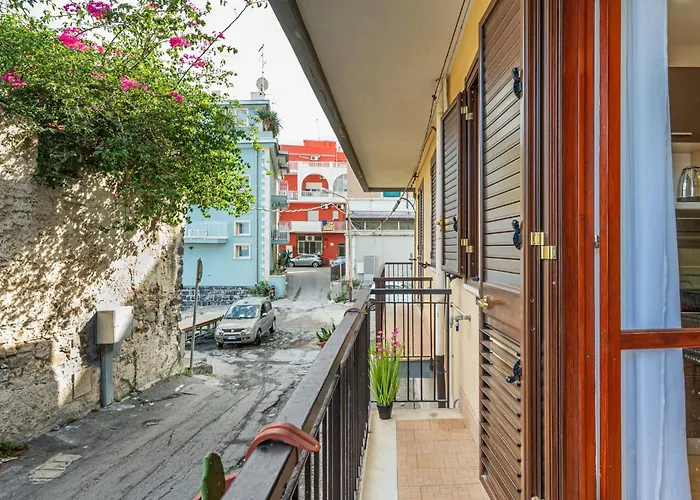 Guesthost - Cozy Beachfront In Taormina! Apartment *