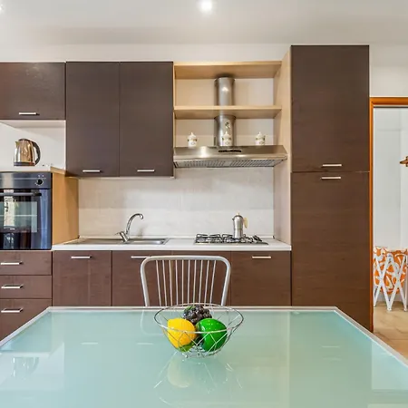 Guesthost - Cozy Beachfront In Taormina! Apartment