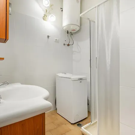Apartment Guesthost - Cozy Beachfront In Taormina! Giardini-Naxos