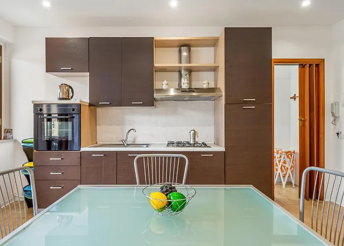 Guesthost - Cozy Beachfront In Taormina! Apartament